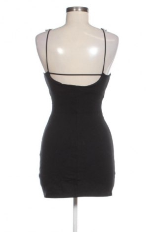 Рокля Stradivarius, Размер XS, Цвят Черен, Цена 17,38 €