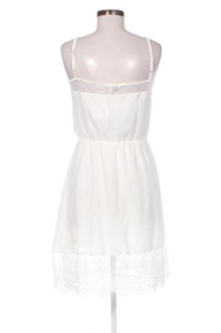 Ruha Unbranded, Méret M, Szín Fehér, Ár 8 237 Ft