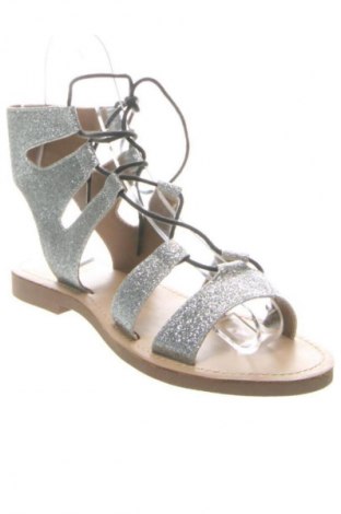 Szandálok Alesya, Méret 37, Szín Ezüstös, Ár 32 879 Ft