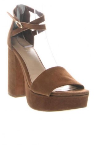 Сандали Jonak, Размер 40, Цвят Кафяв, Цена 117,09 €