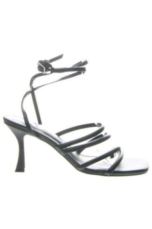 Сандали Sinsay, Размер 40, Цвят Черен, Цена 32,00 €