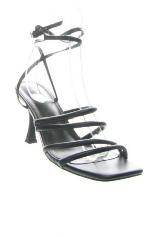 Сандали Sinsay, Размер 40, Цвят Черен, Цена 32,00 €