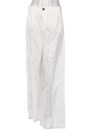 Дамски панталон Bershka, Размер M, Цвят Бял, Цена 116,00 лв.