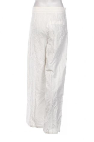 Дамски панталон Bershka, Размер M, Цвят Бял, Цена 116,00 лв.
