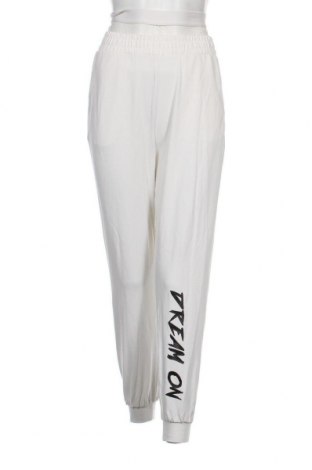 Γυναικείο αθλητικό παντελόνι Bershka, Μέγεθος S, Χρώμα Λευκό, 97% βαμβάκι, 3% ελαστάνη, Τιμή 23,51 €