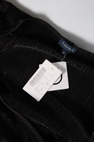 Γυναικεία μπλούζα Fabrika, Μέγεθος XL, Χρώμα Μαύρο, Τιμή 9,11 €