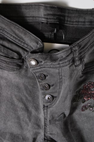 Damen Jeans Denim 1982, Größe S, Farbe Grau, Preis 3,63 €
