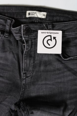 Дамски дънки Perfect Jeans By Gina Tricot, Размер M, Цвят Сив, Цена 7,20 лв.