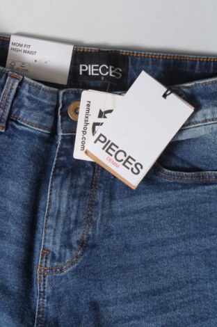 Dámske džínsy  Pieces, Veľkosť S, Farba Modrá, Cena  16,12 €