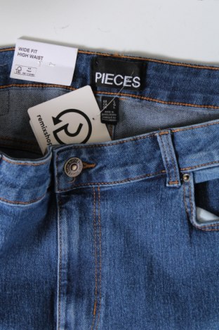 Dámske džínsy  Pieces, Veľkosť L, Farba Modrá, Cena  18,58 €