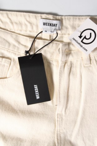 Damen Jeans Weekday, Größe M, Farbe Ecru, Preis 12,26 €