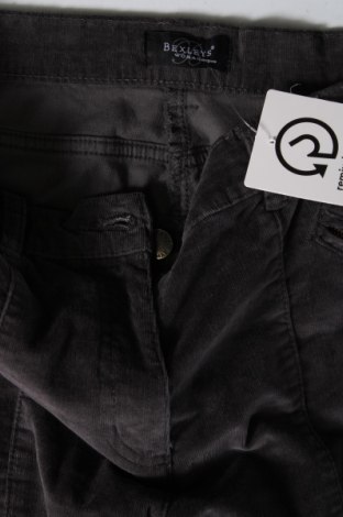 Дамски джинси Bexleys, Размер M, Цвят Сив, Цена 8,70 лв.