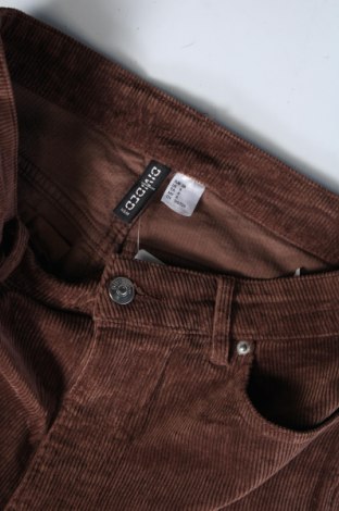 Дамски джинси H&M Divided, Размер M, Цвят Кафяв, Цена 29,00 лв.