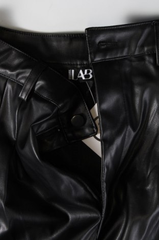 Γυναικείο κοντό δερμάτινο παντελόνι Answear, Μέγεθος M, Χρώμα Μαύρο, Τιμή 15,98 €