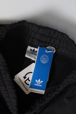 Дамски къс панталон Adidas Originals, Размер XS, Цвят Черен, Цена 102,00 лв.