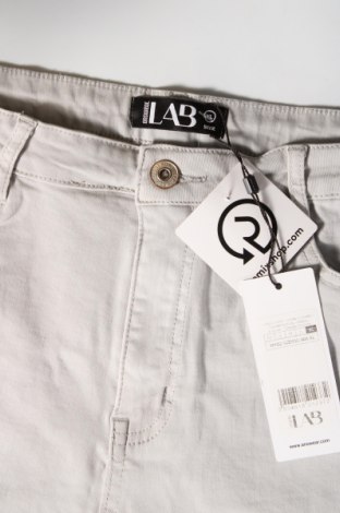 Дамски къс панталон Answear, Размер L, Цвят Бежов, Цена 26,04 лв.