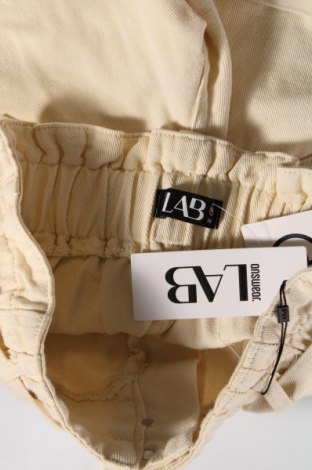 Γυναικείο κοντό παντελόνι Answear, Μέγεθος M, Χρώμα  Μπέζ, Τιμή 11,83 €