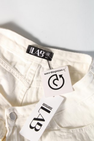 Дамски къс панталон Answear, Размер M, Цвят Бял, Цена 24,18 лв.