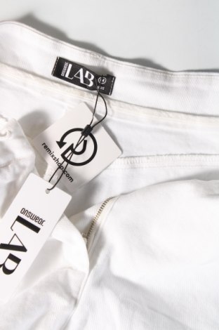 Дамски къс панталон Answear, Размер M, Цвят Бял, Цена 25,42 лв.