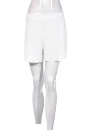 Γυναικείο κοντό παντελόνι Boohoo, Μέγεθος M, Χρώμα Λευκό, Τιμή 7,03 €