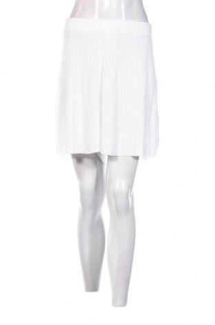 Γυναικείο κοντό παντελόνι Boohoo, Μέγεθος L, Χρώμα Λευκό, Τιμή 6,55 €