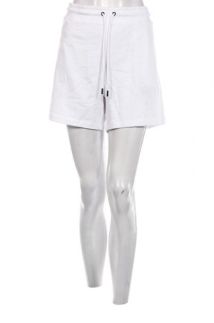 Дамски къс панталон DKNY, Размер L, Цвят Бял, Цена 136,00 лв.