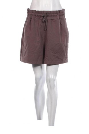 Дамски къс панталон FILA, Размер XL, Цвят Бежов, Цена 21,60 лв.