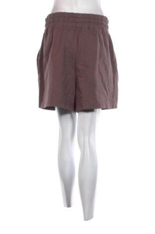 Дамски къс панталон FILA, Размер XL, Цвят Бежов, Цена 25,20 лв.