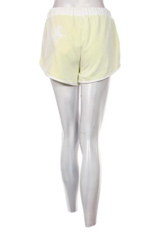 Дамски къс панталон La Martina, Размер L, Цвят Жълт, Цена 47,60 лв.