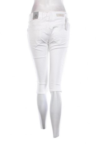 Дамски къс панталон Ltb, Размер M, Цвят Бял, Цена 33,84 лв.
