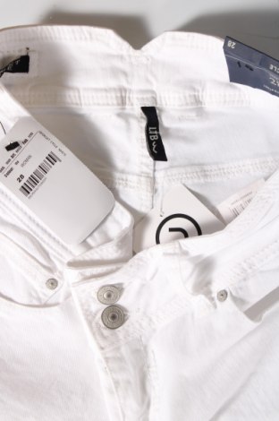 Γυναικείο κοντό παντελόνι Ltb, Μέγεθος M, Χρώμα Λευκό, Τιμή 18,93 €