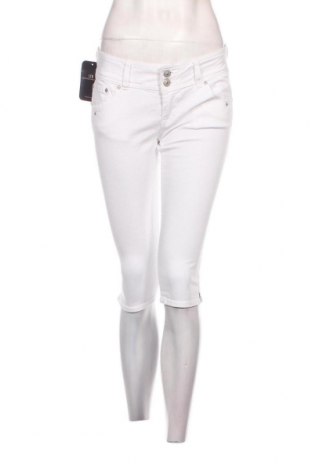 Дамски къс панталон Ltb, Размер M, Цвят Бял, Цена 35,28 лв.