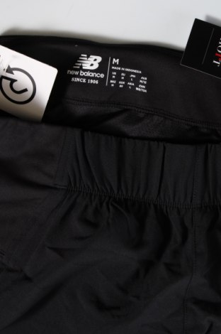 Γυναικείο κοντό παντελόνι New Balance, Μέγεθος M, Χρώμα Μαύρο, Τιμή 52,58 €