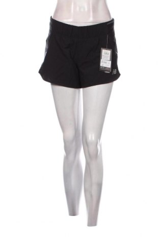 Γυναικείο κοντό παντελόνι New Balance, Μέγεθος M, Χρώμα Μαύρο, Τιμή 13,15 €
