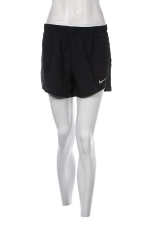 Дамски къс панталон Nike, Размер M, Цвят Черен, Цена 102,00 лв.