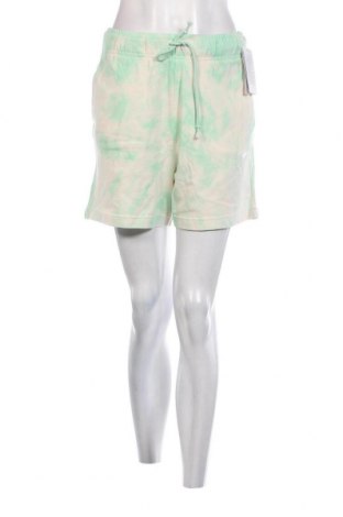 Γυναικείο κοντό παντελόνι Nike, Μέγεθος S, Χρώμα Πολύχρωμο, Τιμή 15,22 €