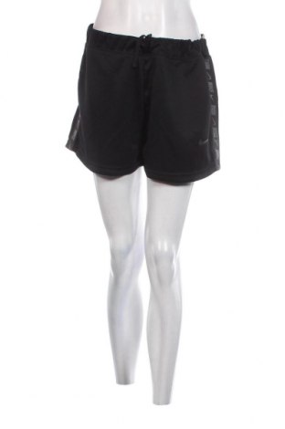 Γυναικείο κοντό παντελόνι Nike, Μέγεθος L, Χρώμα Μαύρο, Τιμή 18,56 €