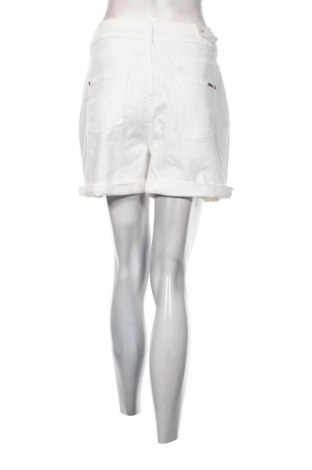 Pantaloni scurți de femei Orsay, Mărime M, Culoare Alb, Preț 101,97 Lei