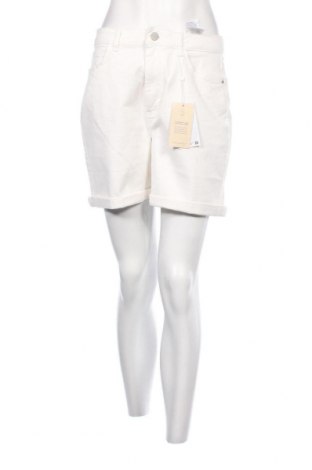 Дамски къс панталон VILA, Размер M, Цвят Бял, Цена 40,00 лв.