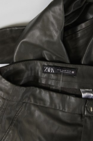 Дамски кожен панталон Zara, Размер XS, Цвят Зелен, Цена 20,00 лв.