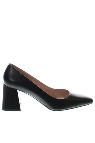 Дамски обувки BOSS, Размер 39, Цвят Черен, Цена 263,25 лв.