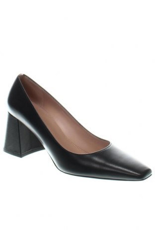 Дамски обувки BOSS, Размер 39, Цвят Черен, Цена 333,45 лв.