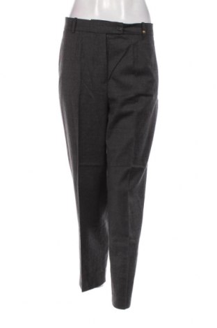 Дамски панталон Aigner, Размер L, Цвят Сив, Цена 78,40 лв.