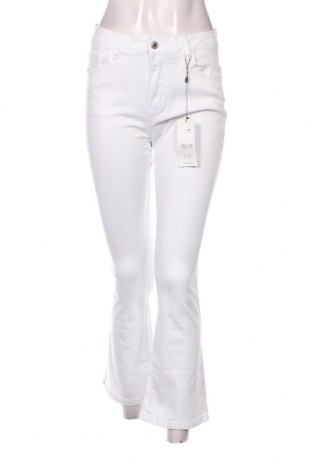 Дамски панталон Answear, Размер M, Цвят Бял, Цена 25,76 лв.