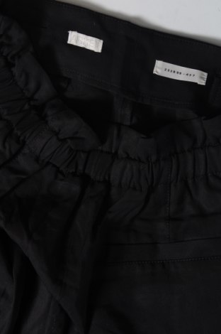 Дамски панталон Arket, Размер XS, Цвят Черен, Цена 146,00 лв.