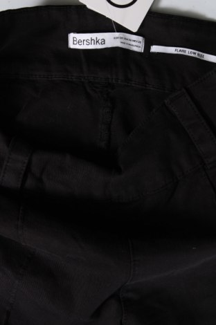 Pantaloni de femei Bershka, Mărime M, Culoare Negru, Preț 95,39 Lei
