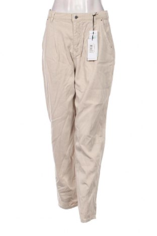 Дамски панталон Guess, Размер S, Цвят Бежов, Цена 64,50 лв.