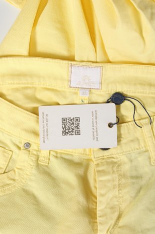 Дамски панталон La Martina, Размер S, Цвят Жълт, Цена 30,56 лв.