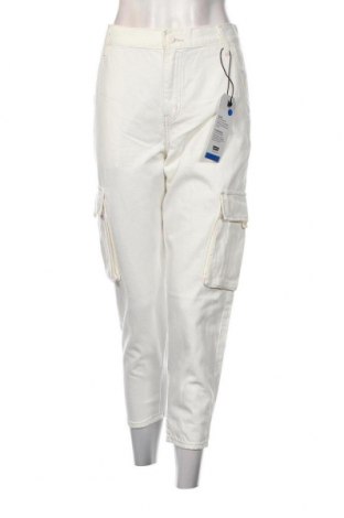 Дамски панталон Levi's, Размер S, Цвят Бял, Цена 115,34 лв.