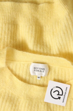 Дамски пуловер Second Female, Размер XS, Цвят Жълт, Цена 15,84 лв.